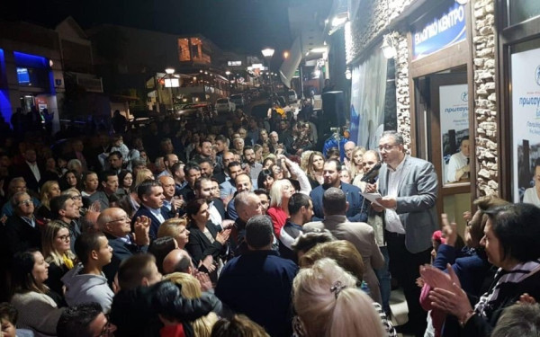 Εγκαίνια για το εκλογικό κέντρο του Π. Τσακίρη στο Ωραιόκαστρο