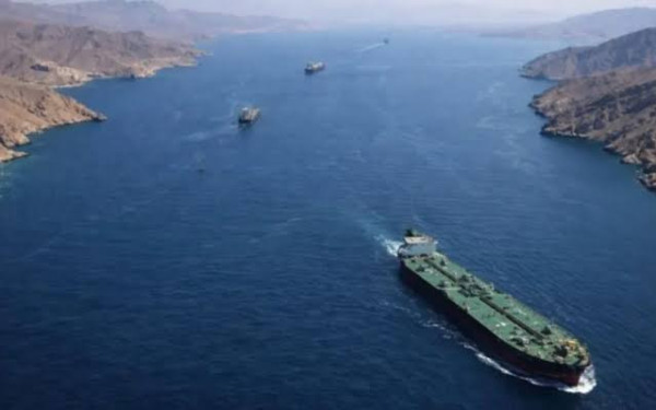 Στενά Ορμούζ: Έκρηξη σε τάνκερ που προσέκρουσε σε ναυτική νάρκη και εξερράγη