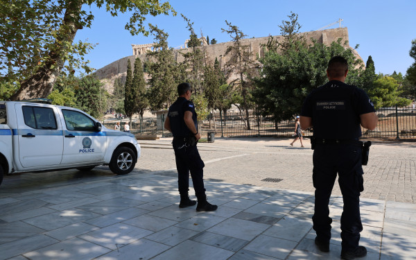 Ακρόπολη: Προθεσμία για να απολογηθεί έλαβε ο δράστης της αιματηρής επίθεσης σε Αμερικανούς τουρίστες