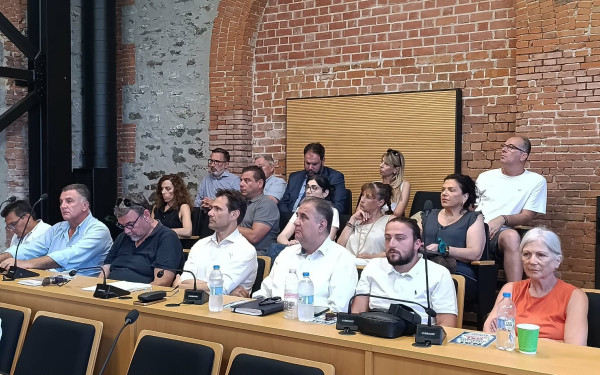 Περιφέρεια: Έξι όροι για τις αμμοληψίες για την επέκταση του 6ου προβλήτα