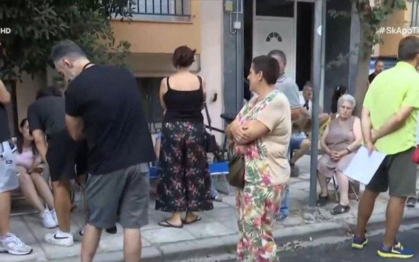 Θεσσαλονίκη: Πολίτες κοιμήθηκαν το βράδυ έξω από το αστυνομικό τμήμα Τούμπας για να βγάλουν διαβατήριο