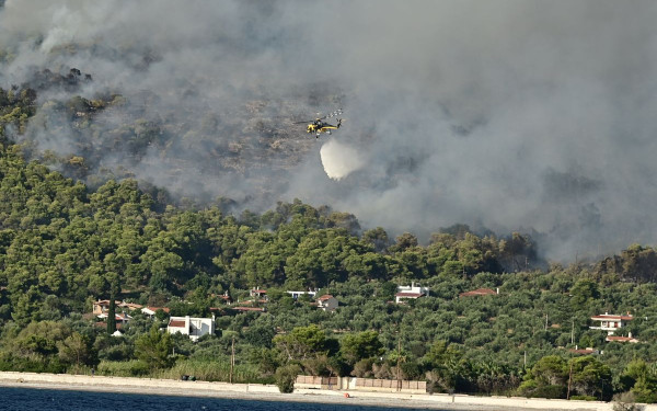 Συναγερμός για πυρκαγιές: Σε κατάσταση Red Code επτά περιοχές της χώρας