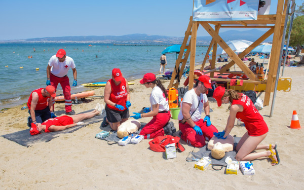 Θεσσαλονίκη: Δράση για την ασφάλεια στο νερό από τον Ελληνικό Ερυθρό Σταυρό στην Αγία Τριάδα