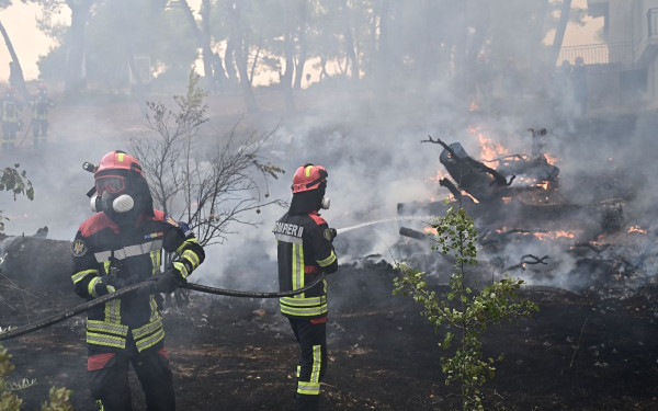 Ολονύχτια μάχη με τις φλόγες στην Δυτική Αττική: Τρία τα βασικά σημεία φωτιάς - Εκατοντάδες Πυροσβέστες επιχειρούν ακόμη
