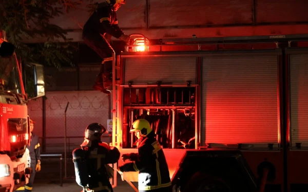 Υπό μερικό έλεγχο η φωτιά σε χώρο ανακύκλωσης στο Μαρκόπουλο