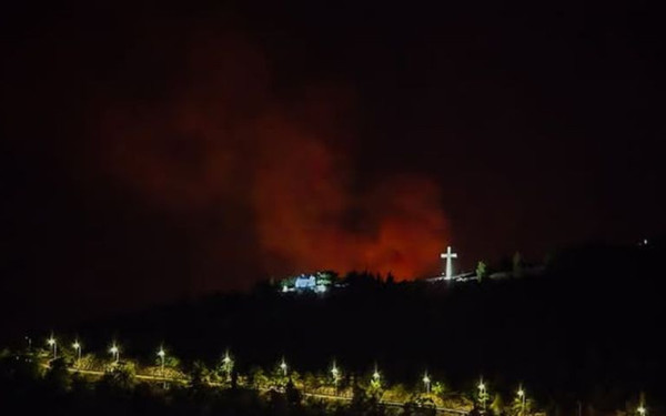 Κάλυμνος: Υπό πλήρη έλεγχο η πυρκαγιά - Δεν απειλήθηκαν δασικές εκτάσεις και κατοικίες (βίντεο)