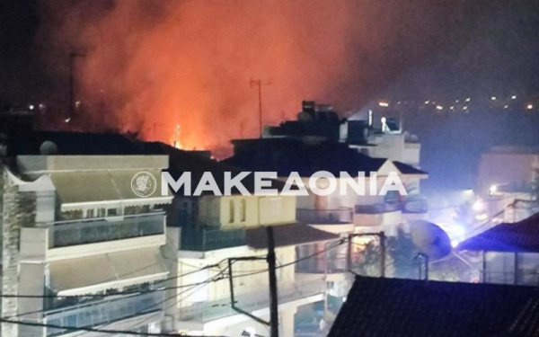 Θεσσαλονίκη: Φωτιά στο πρώην στρατόπεδο Καρατάσιου - Παρέμβαση από τον δήμαρχο Παύλου Μελά για απομάκρυνση της εύφλεκτης βλάστησης