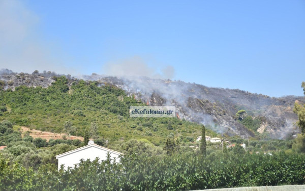 Χωρίς ενεργό μέτωπο η φωτιά στην Πάστρα Κεφαλονιάς