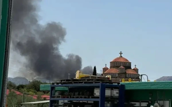 Έκρηξη και πυρκαγιά σε μονάδα ανακύκλωσης στα Εξαμίλια Κορινθίας (βίντεο)