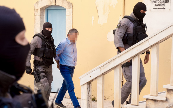 Ελεύθερος με εγγύηση 30.000 ευρώ ο τοξικολόγος για τις αμφισβητούμενες εκθέσεις - Απολογείται ο ιατροδικαστής