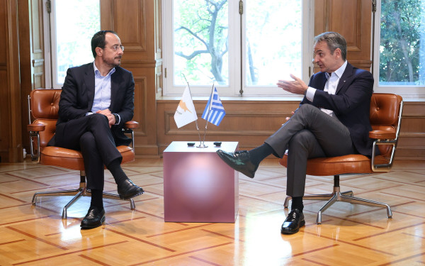Μητσοτάκης σε Χριστοδουλίδη: Στηρίζουμε απόλυτα τις πρωτοβουλίες σου για επανέναρξη συνομιλιών στο κυπριακό