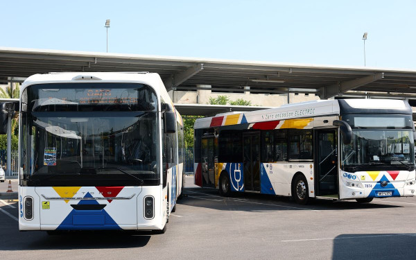 Θεσσαλονίκη: Παρελήφθησαν τα 50 νέα ηλεκτρικά λεωφορεία του ΟΑΣΘ - Στους δρόμους από την 1η Σεπτεμβρίου (βίντεο)