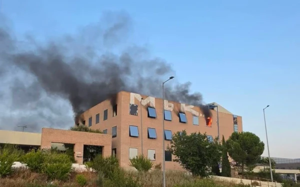 Φωτιά σε εγκαταλελειμμένο κτήριο κοντά στο Ολυμπιακό Χωριό