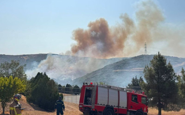 Θεσσαλονίκη: Συναγερμός για πυρκαγιά στο Περιβαλλοντικό Πάρκο Δερβενίου - Μήνυμα από το 112 και 7 εναέρια μέσα στη μάχη με τις φλόγες