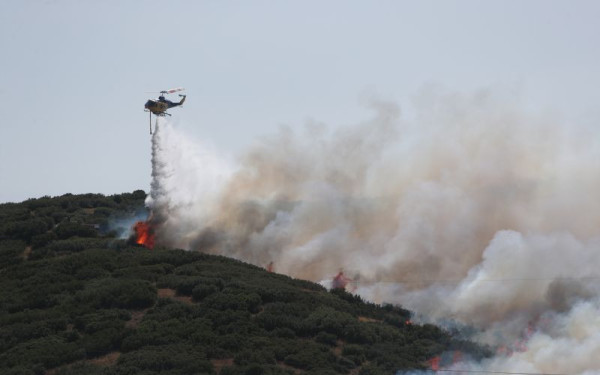 Θεσσαλονίκη: Συναγερμός για πυρκαγιά στο Περιβαλλοντικό Πάρκο Δερβενίου - Μήνυμα από το 112 και 10 εναέρια μέσα στη μάχη με τις φλόγες