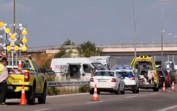 Τροχαίο στην Εγνατία Οδό: Συγκρούστηκε όχημα που μετέφερε παράτυπους μετανάστες στον κόμβο της Μέστης (βίντεο)