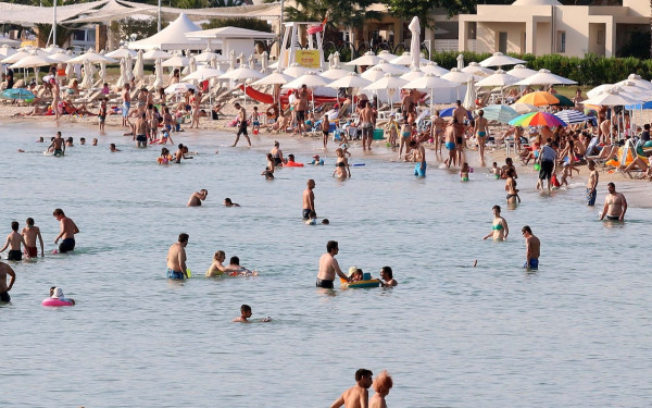 Χαλκιδική: Διπλάσιους τουρίστες από την φέρουσα ικανότητα του τόπου δέχεται ο Δήμος Κασσάνδρας