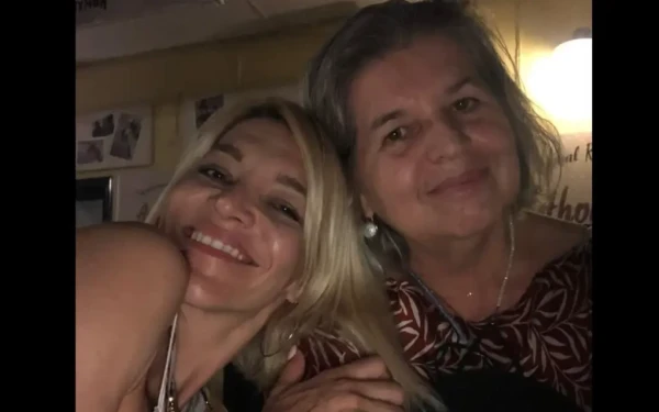 «Συγγνώμη που δεν κατάφερα να σε προστατεύσω»: Συγκινεί η Αφροδίτη Νέστορα για τη μητέρα της