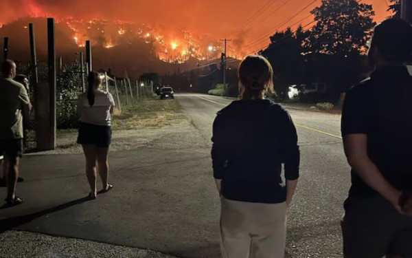 Πύρινος εφιάλτης στον Καναδά: Νεκρή 80χρονη κατά την εκκένωση - Πάνω από 20.000 σε φυγή