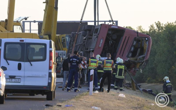 Ουγγαρία: Ανατροπή τουριστικού λεωφορείου - Δώδεκα νεκροί και τουλάχιστον 10 τραυματίες