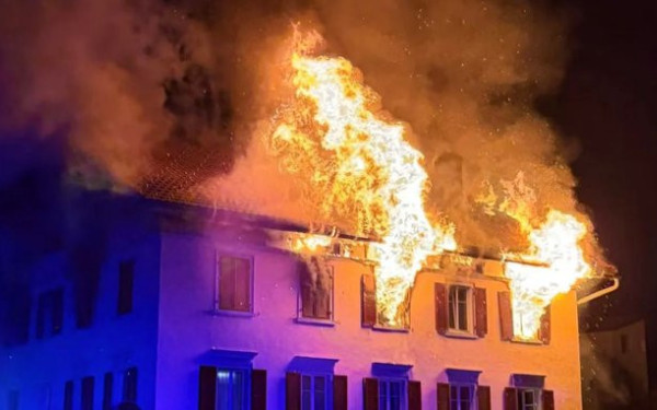 Ανησυχία στην Ελβετία μετά από φωτιά σε κτίριο κατοικιών - Αγνοούνται πέντε άτομα