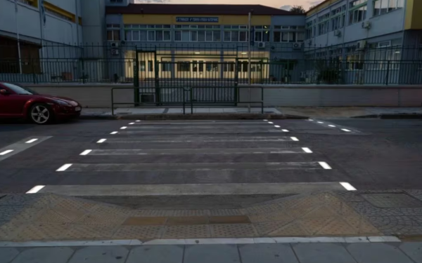 Κατερίνη: Τοποθετήθηκαν 11 «έξυπνες» διαβάσεις έξω από σχολεία της πόλης