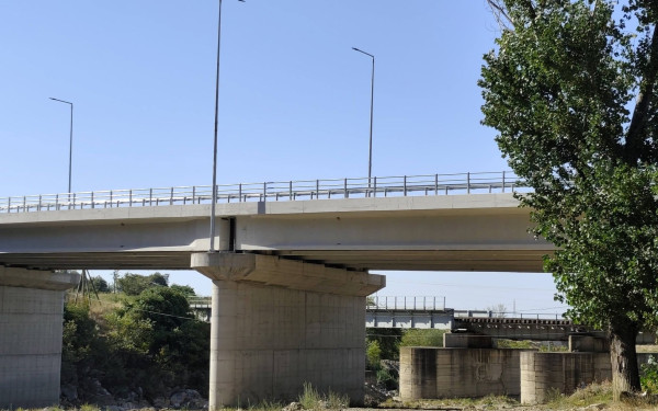 Δόθηκε στην κυκλοφορία εννέα χρόνια μετά η νέα γέφυρα του ποταμού Κομψάτου στην Κομοτηνή