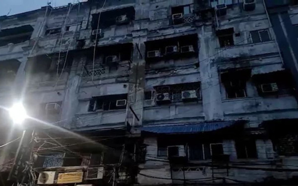 Φονική πυρκαγιά σε ξενοδοχείο στην Ινδία: Τουλάχιστον εννέα νεκροί στην Κολκάτα (βίντεο)