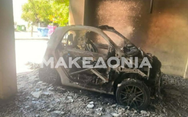 Θεσσαλονίκη: Εκρήξεις σε πυλωτή πολυκατοικίας στην Πολίχνη- Κάηκε ολοσχερώς αυτοκίνητο Αντιδημάρχου