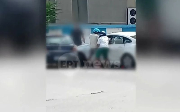 Θεσσαλονίκη: Από το «τροχαίο» στην άγρια καταδίωξη - Τι αποκαλύπτει το βίντεο έξω από το ΑΧΕΠΑ