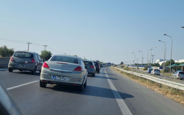 Χαλκιδική: Γεμάτες οι παραλίες για τις τελευταίες βουτιές - Ξεκίνησε η επιστροφή των εκδρομέων