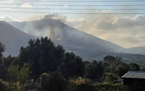 Φωτιά στον Κουβαρά Αττικής: Συναγερμός και μήνυμα από το 112 - Ισχυρές επίγειες και εναέριες δυνάμεις στο μέτωπο