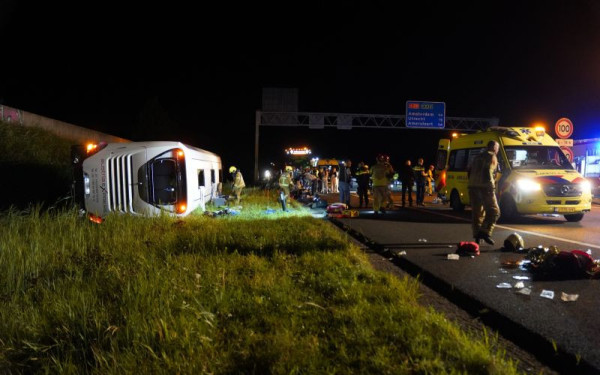 Ολλανδία: Σύγκρουση τουριστικού λεωφορείου με φορτηγάκι – 20 τραυματίες - Μαθητές έβγαιναν από την οροφή