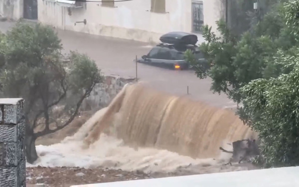Πλημμύρες στη Μάνη: Γυναίκα χτυπήθηκε από κεραυνό μέσα στο αυτοκίνητό της