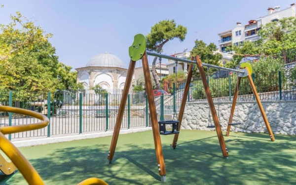 Θεσσαλονίκη: Δύο νέες, σύγχρονες παιδικές χαρές παραδόθηκαν στην Άνω Πόλη