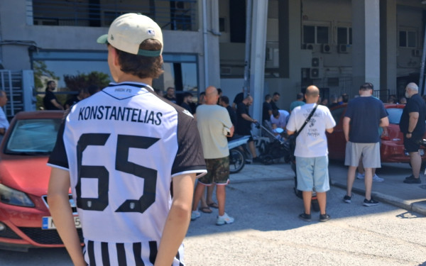 ΠΑΟΚ: Ένταση στην Τούμπα για τη μεταγραφή Κωνσταντέλια - Οπαδοί απαιτούν να μιλήσουν με τον Σαββίδη