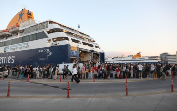 Ταξιδιώτες Δεκαπενταύγουστου: Κανονικά τα δρομολόγια από Πειραιά, Ραφήνα και Λαύριο