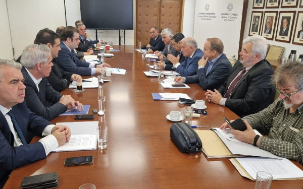Συνάντηση Πιερρακάκη - Κυρίζογλου για τα οικονομικά των Δήμων - Τι θα ζητήσει η ΚΕΔΕ
