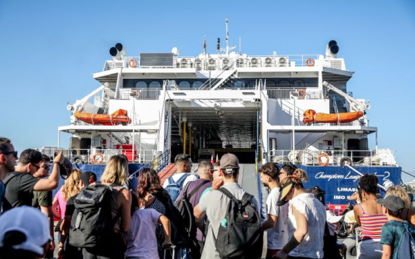 Δεκαπενταύγουστος: Σαλπάρει το τελευταίο κύμα των αδειούχων - Στα ύψη η κίνηση στα λιμάνια της Αττικής
