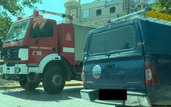 Εύοσμος: Χωρίς τις αισθήσεις του ανασύρθηκε ηλικιωμένος από το φλεγόμενο σπίτι
