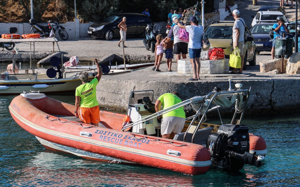Σαλαμίνα: Πάνω από 500 απεγκλωβίστηκαν μέσω θαλάσσης