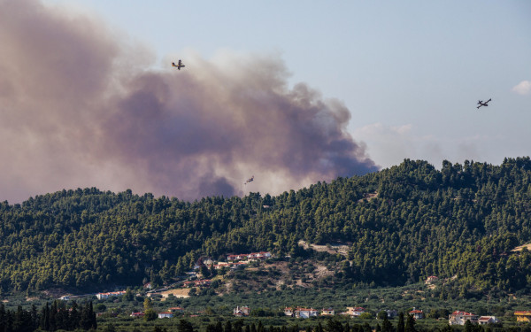 Ως την Πιερία έφτασε ο καπνός από την μεγάλη φωτιά στην Χαλκιδική - Τι δείχνει εικόνα δορυφόρου