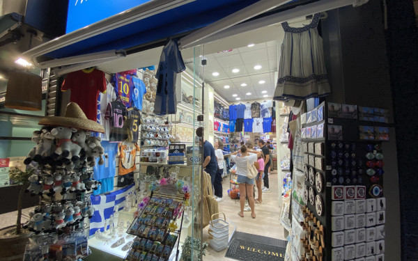 Θεσσαλονίκη: Μαγνητάκι Λευκός Πύργος μέχρι άγαλμα - Τι ψωνίζουν οι τουρίστες για να θυμούνται την πόλη