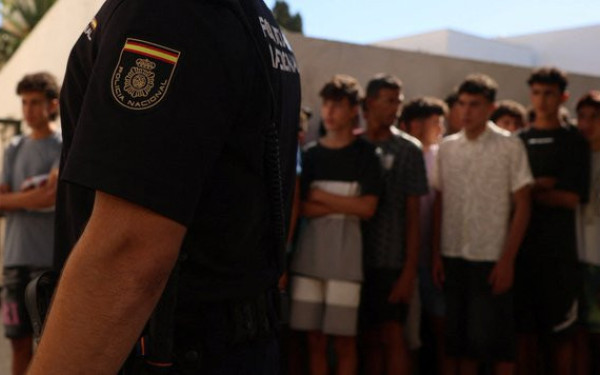Η Ισπανία επαναφέρει ελέγχους για ταξιδιώτες από Ιταλία μετά τα μέτρα της Ρώμης