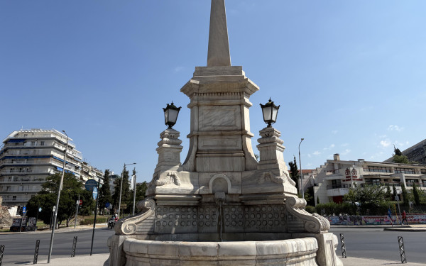 Τα viral της Θεσσαλονίκης: Το σιντριβάνι-δώρο του σουλτάνου που ανάβλυσε σιρόπι από κεράσι αλλά βρέθηκε στα αζήτητα (βίντεο)