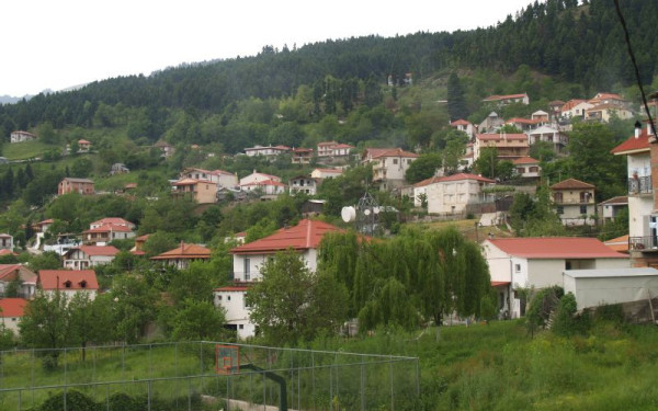 Χρυσομηλιά Μετεώρων: Το χωριό της Θεσσαλίας που «νικά» το δημογραφικό - 7 στα 10 ζευγάρια είναι τρίτεκνα ή πολύτεκνα