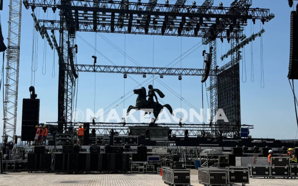 Θεσσαλονίκη: Όσα γίνονται στις προετοιμασίες  της συναυλίας του Αντώνη Ρέμου – Η σκηνή, οι εξέδρες και η είσοδος του τραγουδιστή