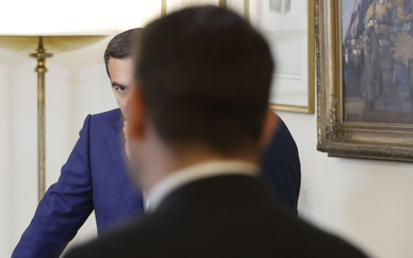 Η σκληρή μάχη της... δεύτερης θέσης και ο άτυπος διμέτωπος