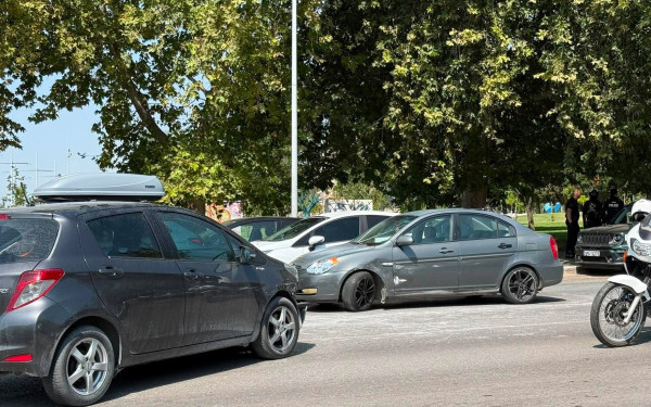 Θεσσαλονίκη: Τροχαίο ατύχημα στην Μ. Αλεξάνδρου - Μερικός αποκλεισμός δυσχαιρένει την κυκλοφορία