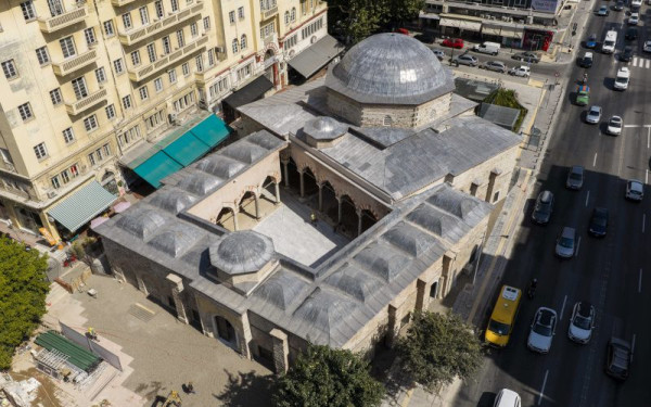 Μίκρα, Αλκαζάρ, Μοδιάνο. Του Νίκου Οικονόμου